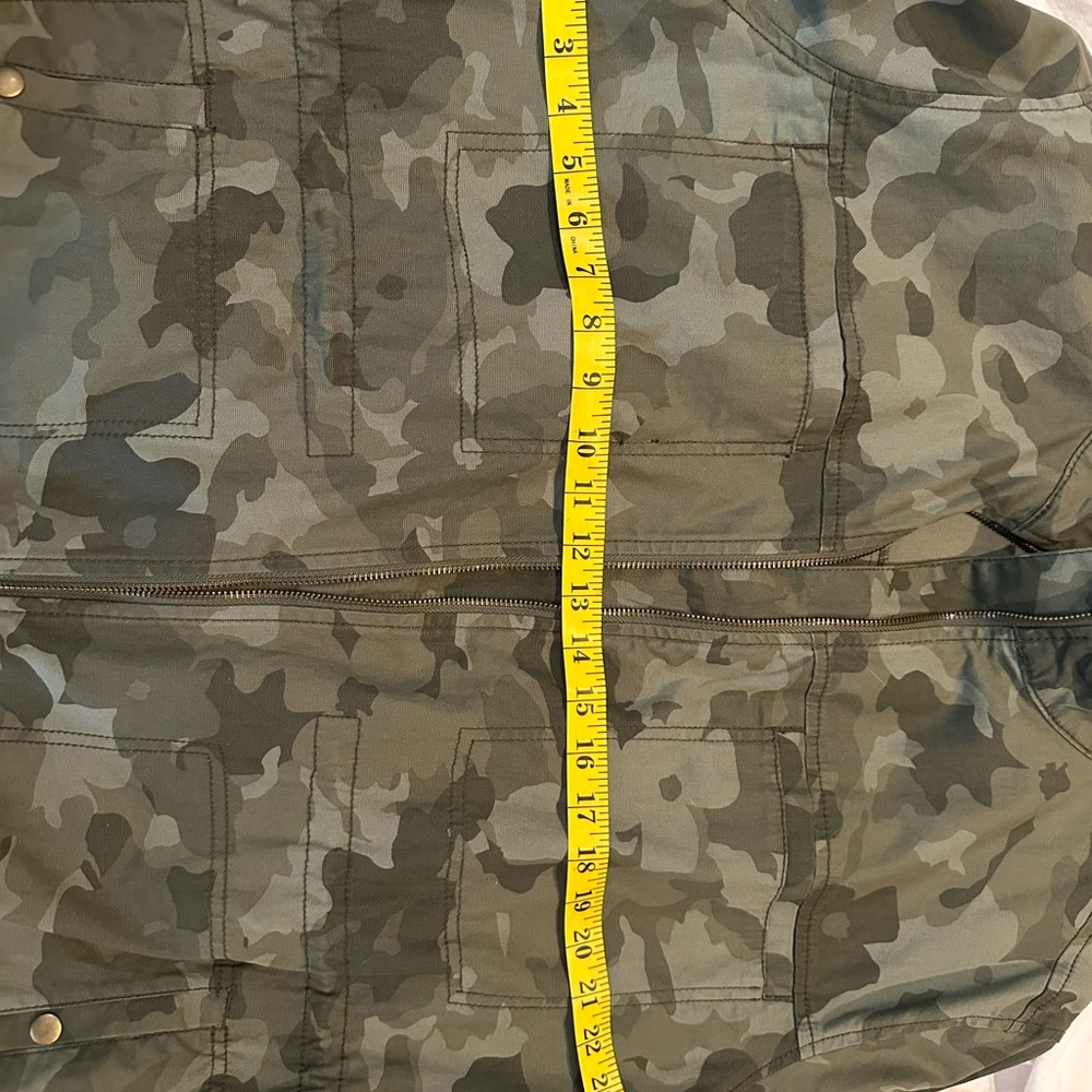 Old Navy Women’s 3xl Camouflage Zip-Up Jacket